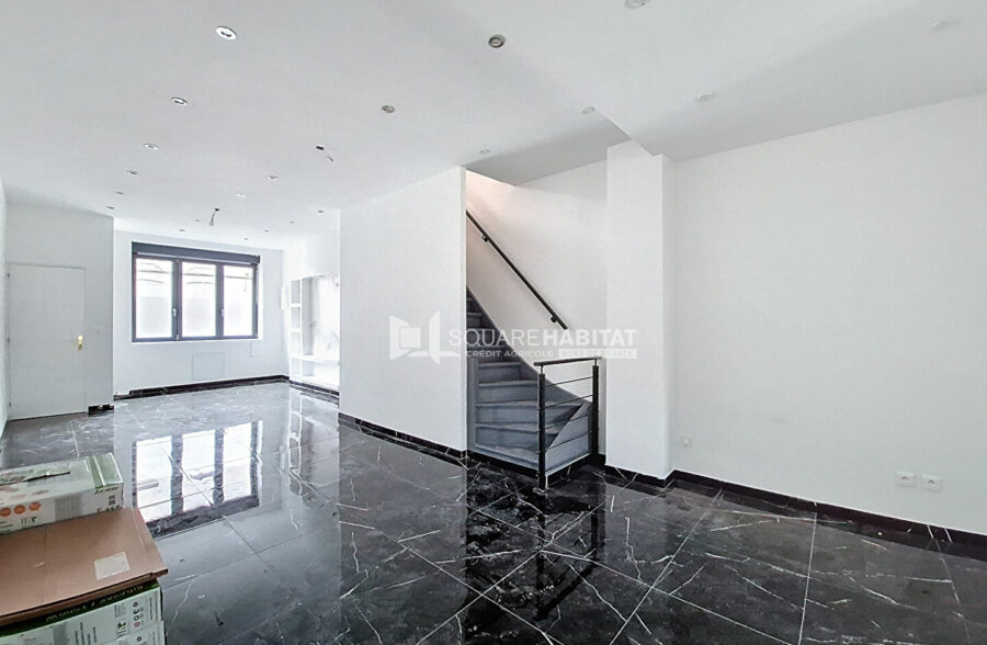 LE FLOCON – MAISON COMPLETEMENT RENOVEE AVEC JARDIN DE VILLE &nbsp;Sous compromis&nbsp;