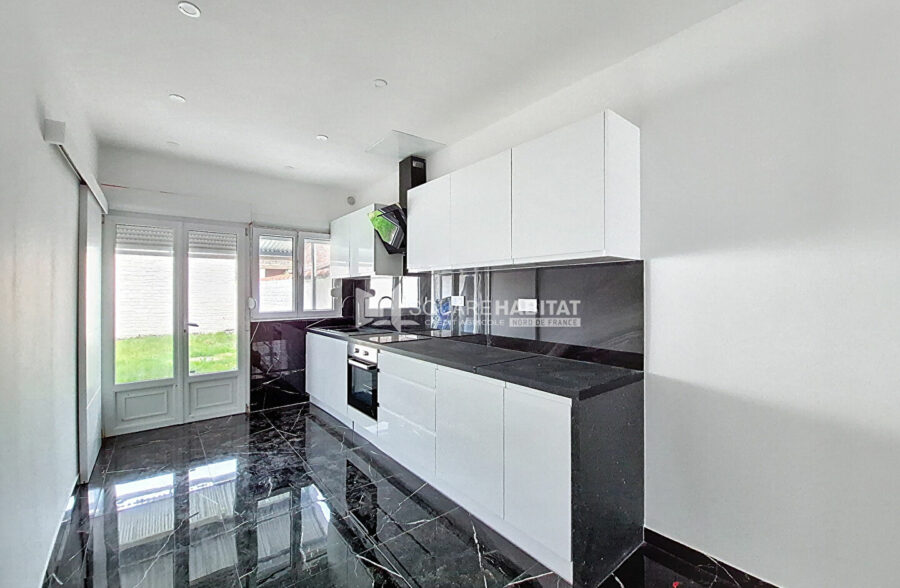 LE FLOCON – MAISON COMPLETEMENT RENOVEE AVEC JARDIN DE VILLE &nbsp;Sous compromis&nbsp;