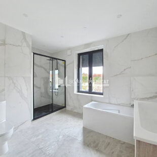 LE FLOCON – MAISON COMPLETEMENT RENOVEE AVEC JARDIN DE VILLE &nbsp;Sous compromis&nbsp;