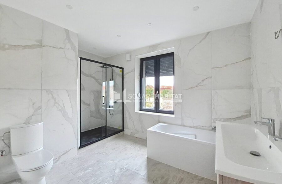 LE FLOCON – MAISON COMPLETEMENT RENOVEE AVEC JARDIN DE VILLE &nbsp;Sous compromis&nbsp;