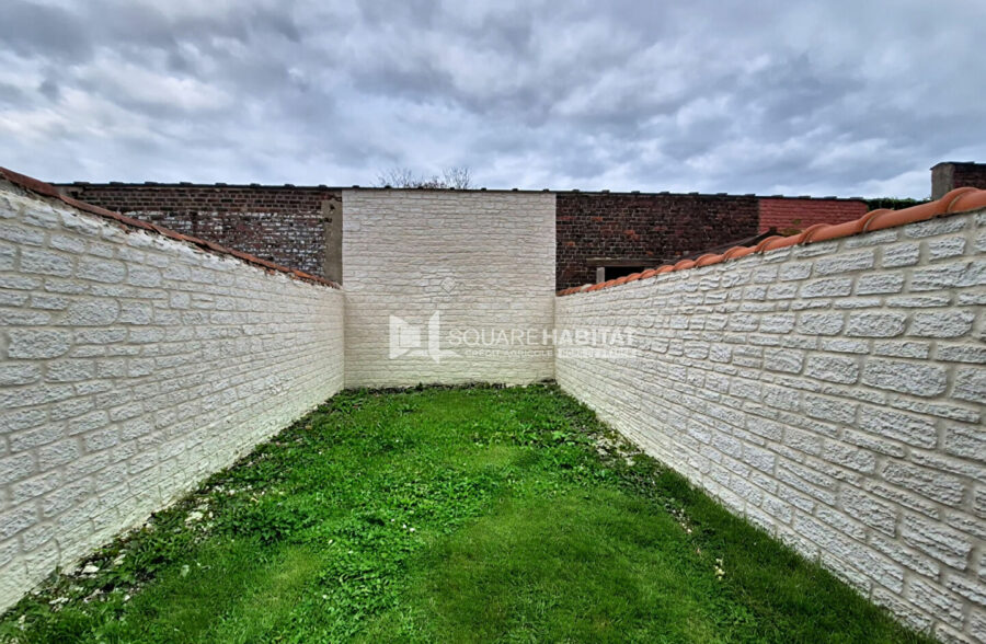 LE FLOCON – MAISON COMPLETEMENT RENOVEE AVEC JARDIN DE VILLE &nbsp;Sous compromis&nbsp;