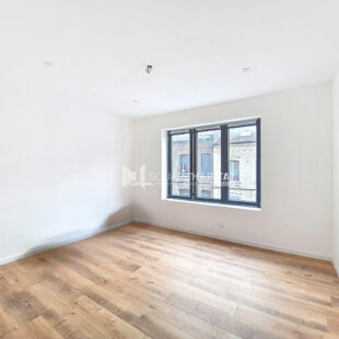 LE FLOCON – MAISON COMPLETEMENT RENOVEE AVEC JARDIN DE VILLE &nbsp;Sous compromis&nbsp;