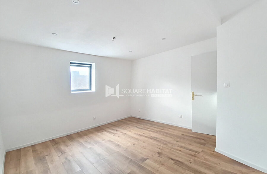 LE FLOCON – MAISON COMPLETEMENT RENOVEE AVEC JARDIN DE VILLE &nbsp;Sous compromis&nbsp;