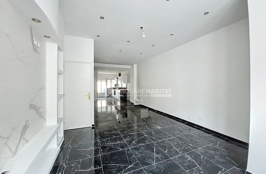 LE FLOCON – MAISON COMPLETEMENT RENOVEE AVEC JARDIN DE VILLE &nbsp;Sous compromis&nbsp;