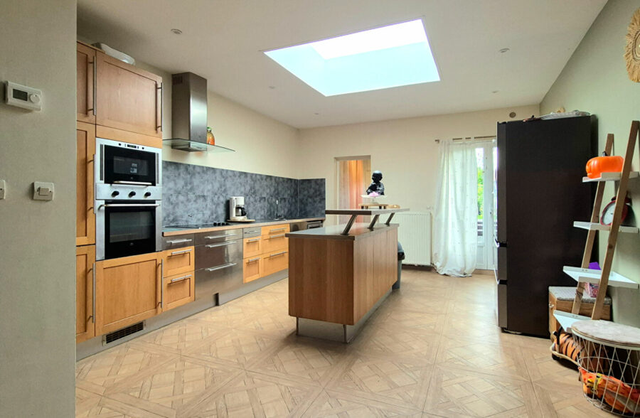MAISON FAMILIALE 133 m² 4 CHAMBRES ET JARDIN