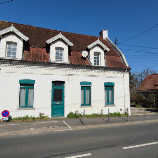 Maison avec hangar et beau jardin