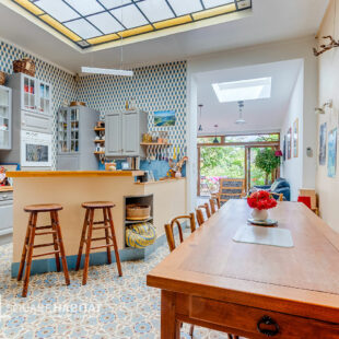 Large maison BOURGEOISE d’environ 170 m2 hab, 4 chambres, 2 sdb, jardin