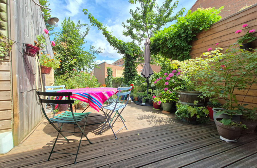 Large maison BOURGEOISE d’environ 170 m2 hab, 4 chambres, 2 sdb, jardin