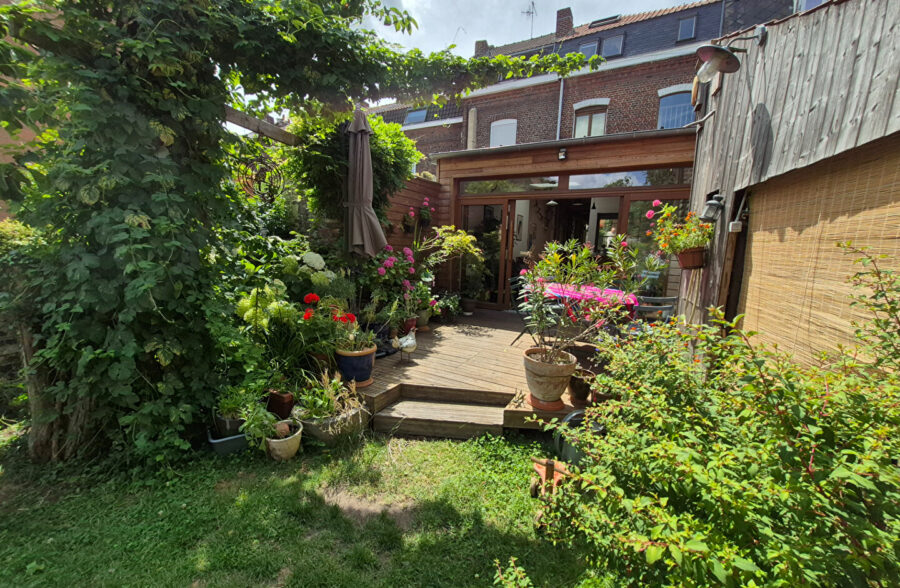 Large maison BOURGEOISE d’environ 170 m2 hab, 4 chambres, 2 sdb, jardin