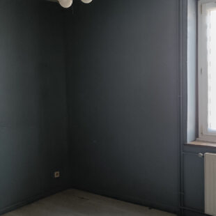 Située à la limite de Croix et de Wasquehal, Maison de type 1930.