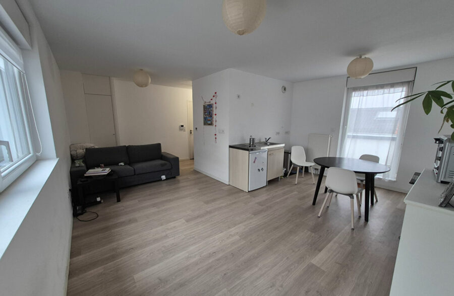 LILLE COLBERT/ GAMBETTA :Appartement T1 avec beau balcon- terrasse et parking