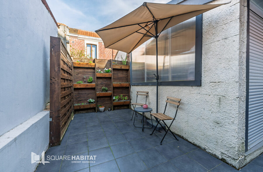 Maison de courée rénovée avec extérieur à 2 pas du métro !