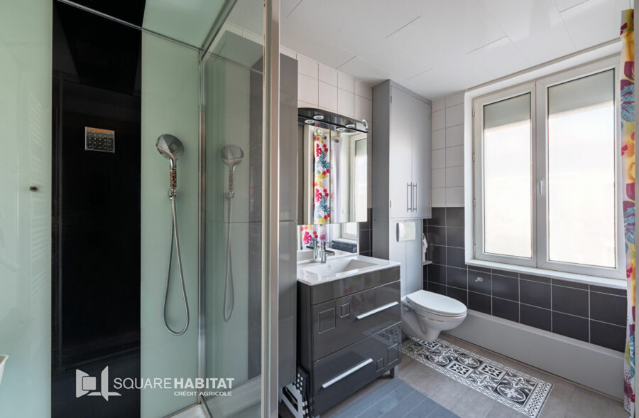 Maison de courée rénovée avec extérieur à 2 pas du métro !