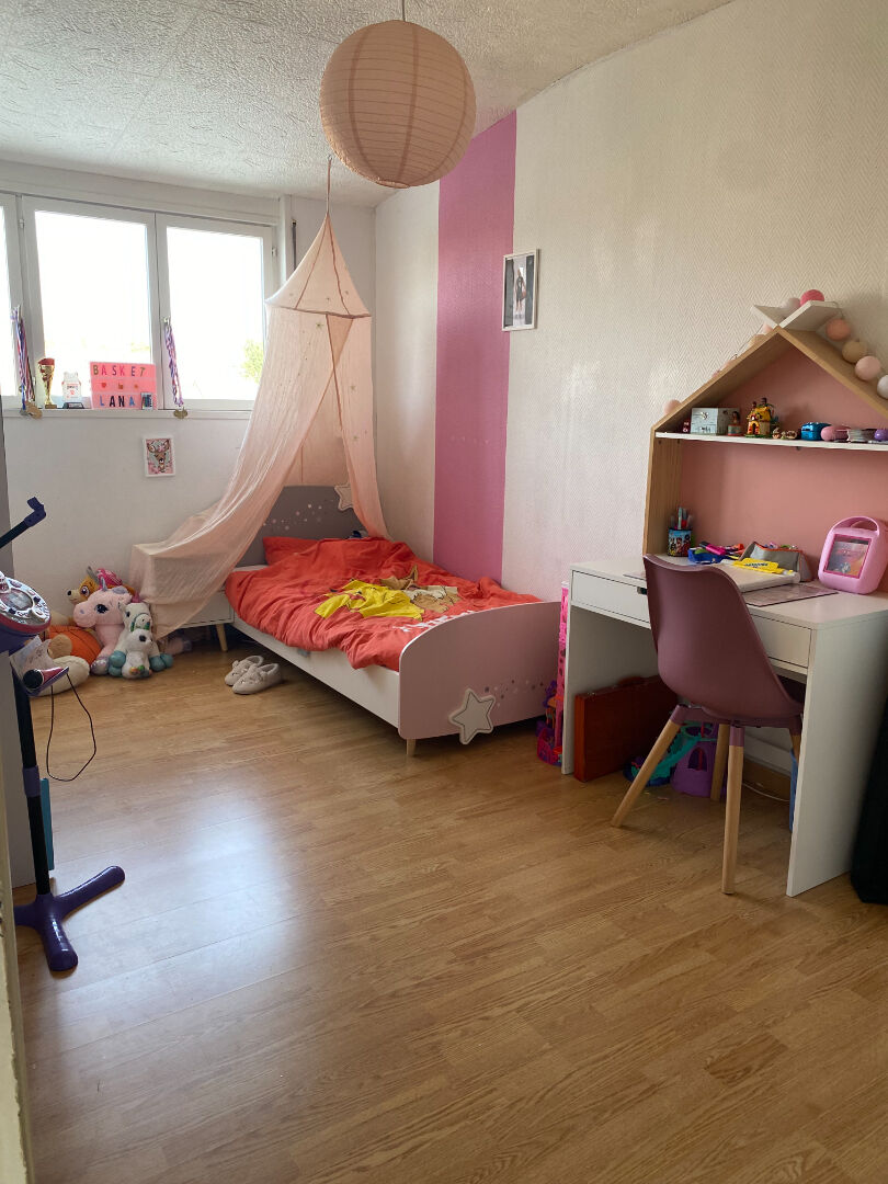 Maison Provin 4 pièce(s) , jardin, garage.