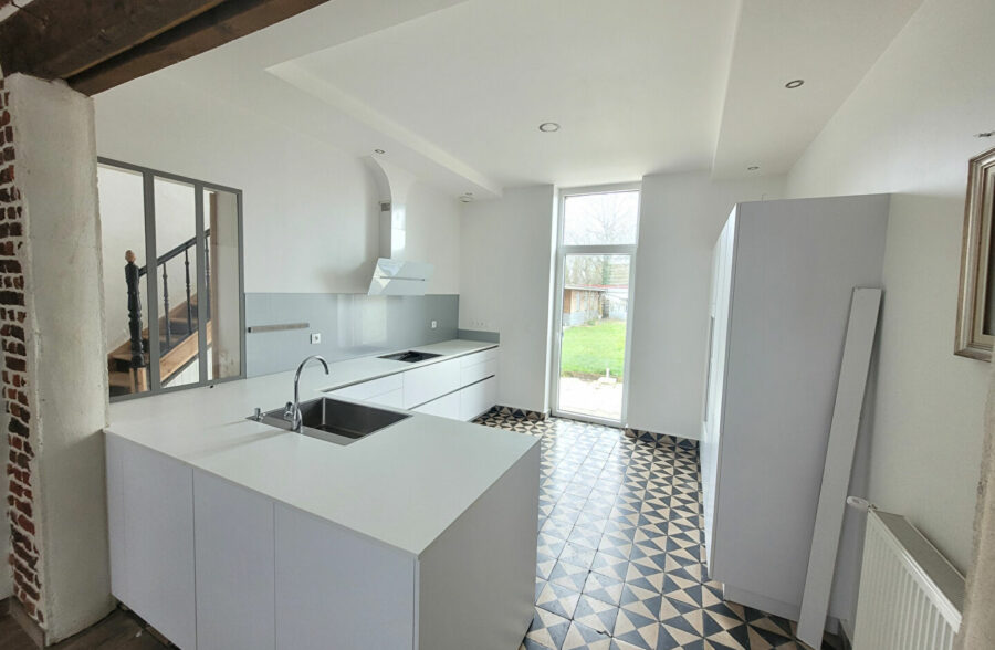 Maison Hasnon 8 pièce(s) 170 m2 &nbsp;Sous compromis&nbsp;