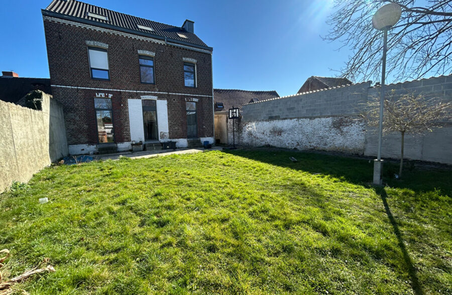 Maison Hasnon 8 pièce(s) 170 m2 &nbsp;Sous compromis&nbsp;