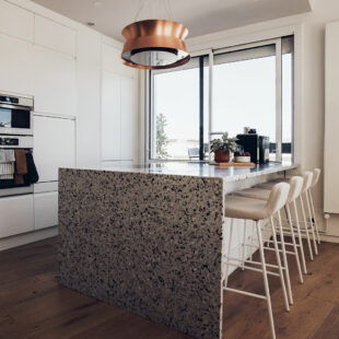 VAUBAN SUPERBE APPARTEMENT AVEC MAGNIFIQUE TERRASSE, CAVE ET GRAND GARAGE