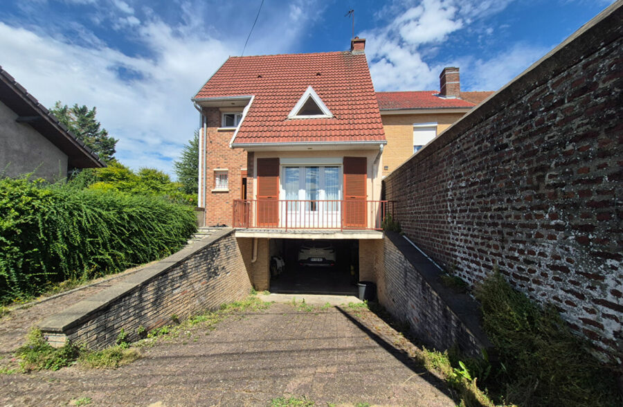 Maison individuelle 95 m² env. 3 chbres, sous-sol + jardin