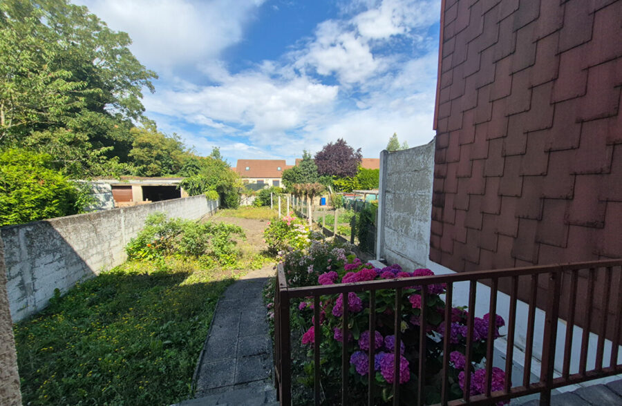 Maison individuelle 95 m² env. 3 chbres, sous-sol + jardin