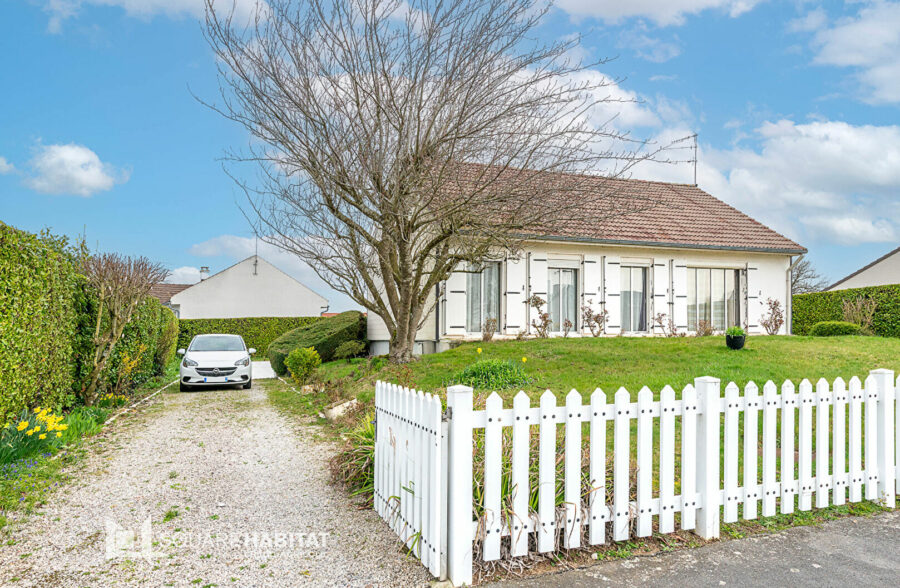 Plain pied individuel ,sous sol complet , Très bon secteur !