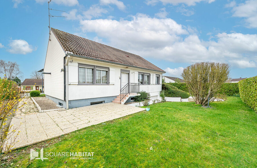 Plain pied individuel ,sous sol complet , Très bon secteur !