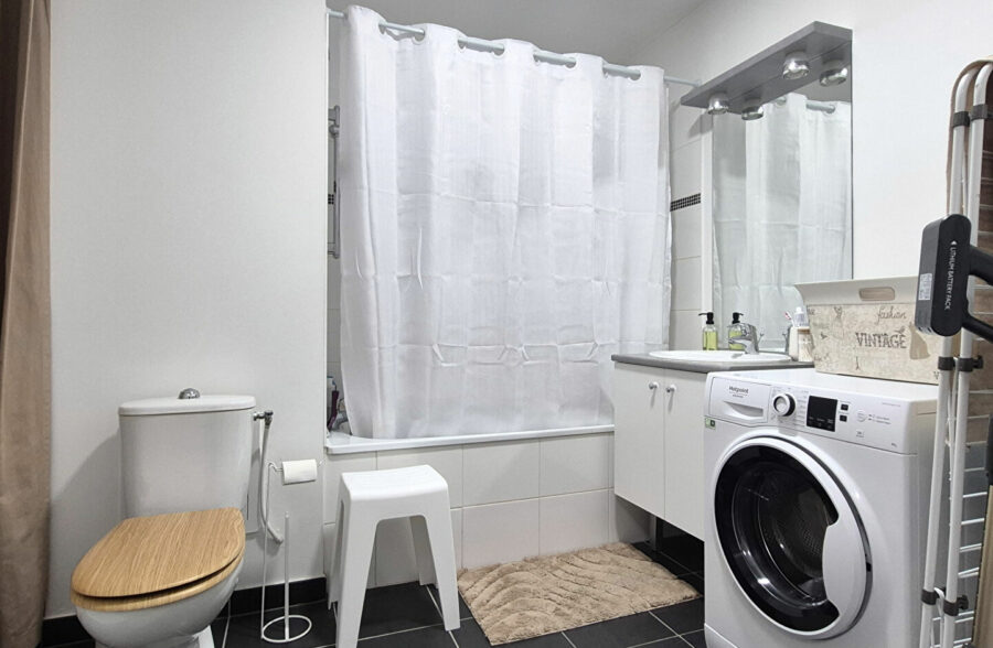 SUPERBE OPPORTUNITE D’INVESTISSEMENT LOCATIF – STUDIO VENDU LOUE AVEC BALCON ET PARKING