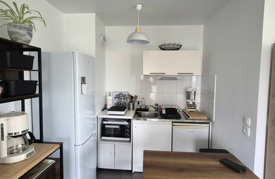 SUPERBE OPPORTUNITE D’INVESTISSEMENT LOCATIF – STUDIO VENDU LOUE AVEC BALCON ET PARKING