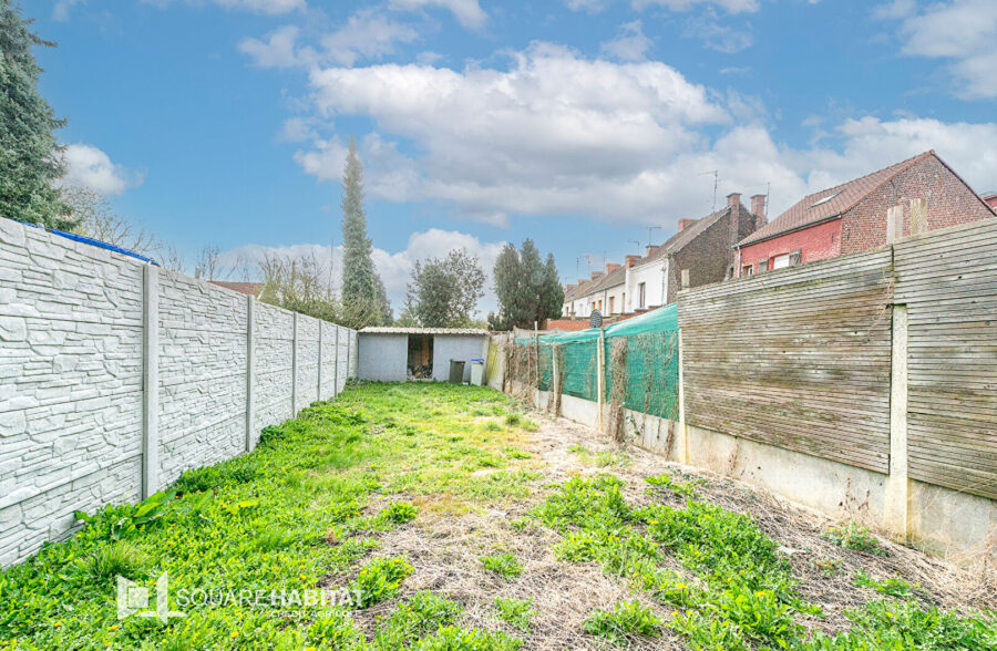 Maison de ville entièrement rénovée – 3/4 chambres +  bureau – Jardin – DPE C