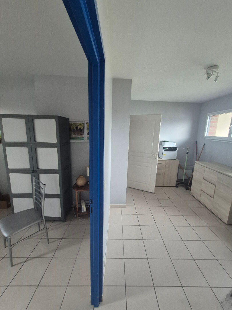 Opportunité Rare à Cysoing – Local Professionnel Clé en Main