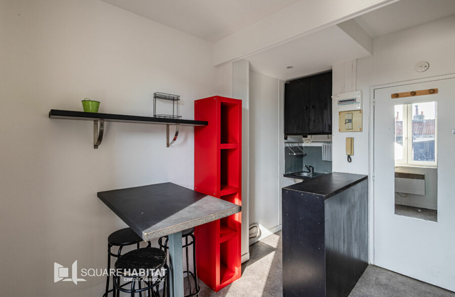 EXCLUSIVITE : PLACE DU MARCHE DE WAZEMMES : Studio de 15m²  en arrière de copropriété