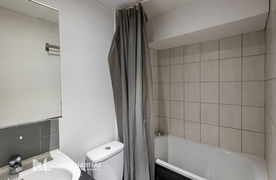 EXCLUSIVITE : PLACE DU MARCHE DE WAZEMMES : Studio de 15m²  en arrière de copropriété