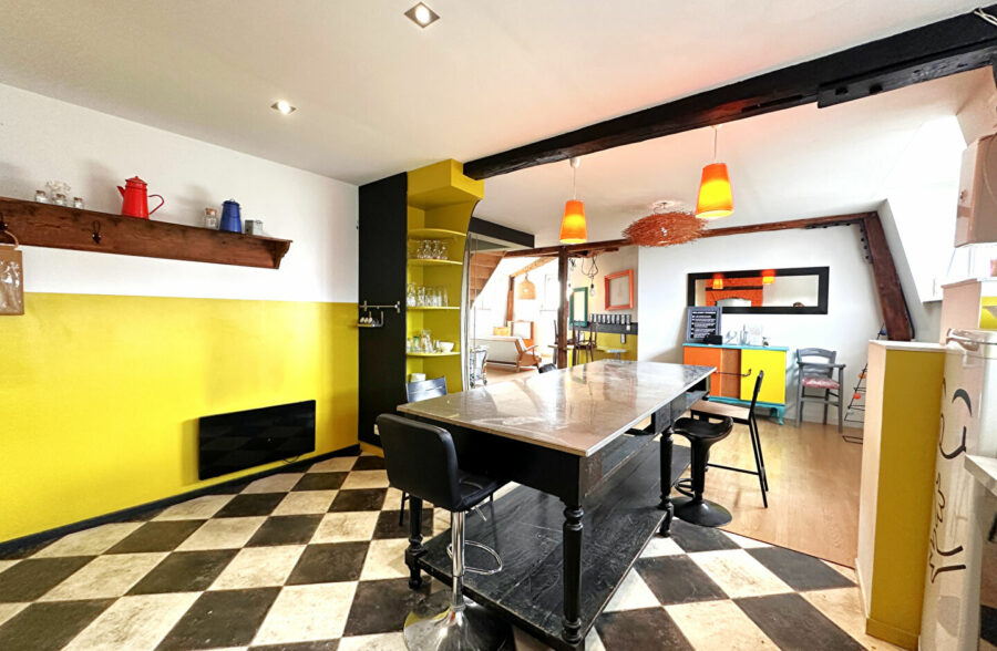 Immeuble avec Local Commercial et Duplex – Caudry