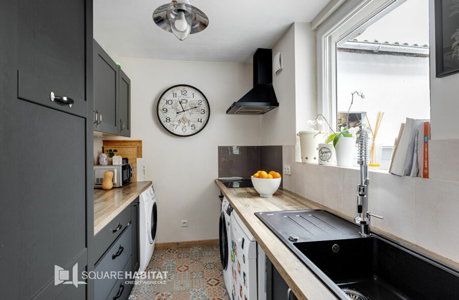 Wasquehal, Maison 2 chambres + bureau, cour et garage