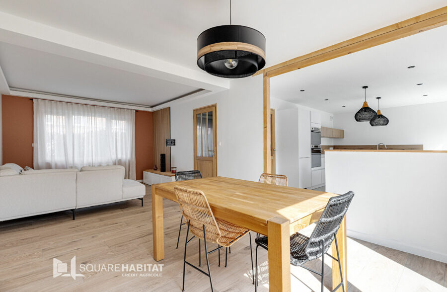 Maison des années 70-  4 chs jardin + garage proche tramway