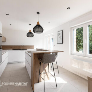 Maison des années 70-  4 chs jardin + garage proche tramway