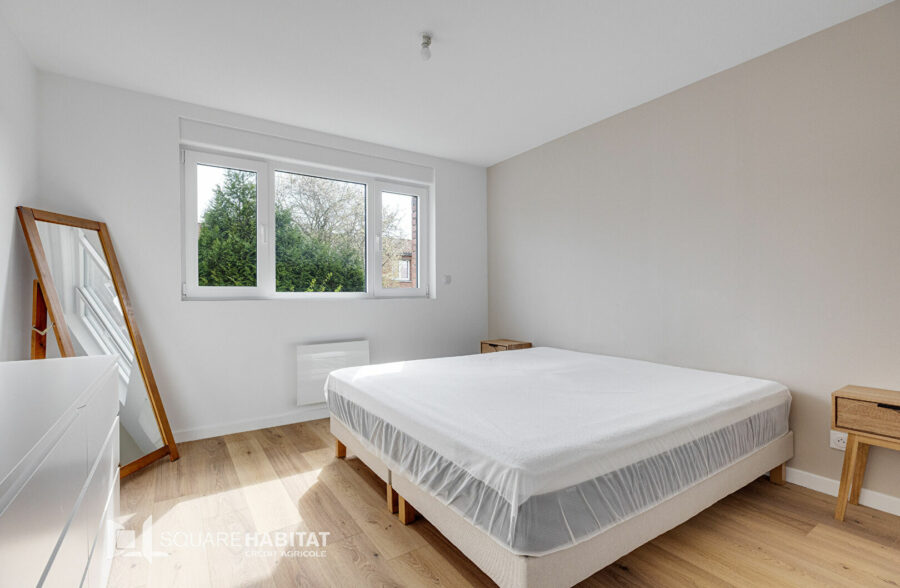 Maison des années 70-  4 chs jardin + garage proche tramway