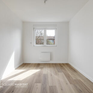 Maison des années 70-  4 chs jardin + garage proche tramway