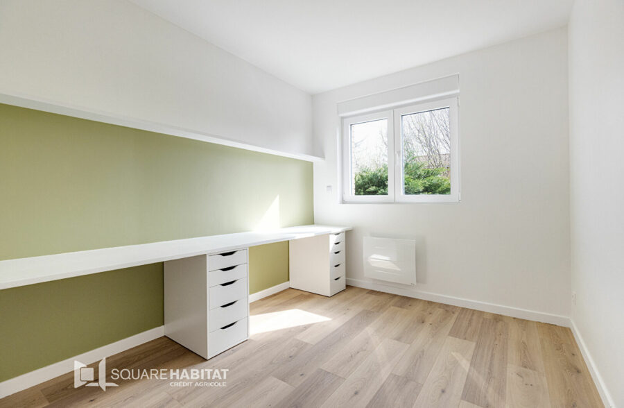 Maison des années 70-  4 chs jardin + garage proche tramway