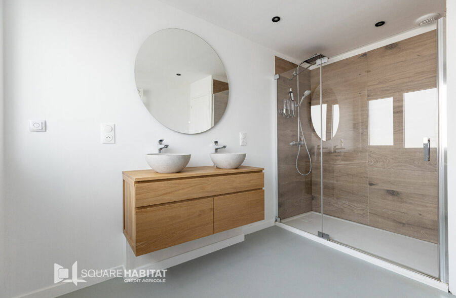 Maison des années 70-  4 chs jardin + garage proche tramway