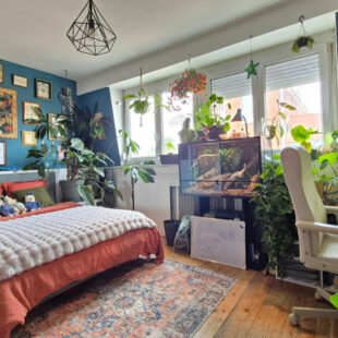 Un ensemble spacieux et élégant, alliant le cachet de l’ancien et le confort du moderne, comprenant quatre chambres spacieuses ainsi qu’un jardin.