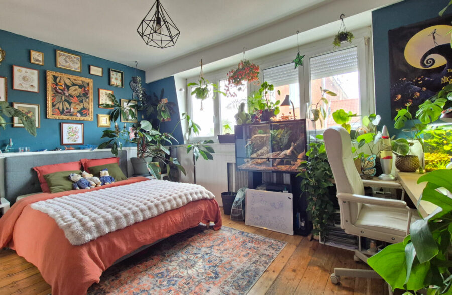 Un ensemble spacieux et élégant, alliant le cachet de l’ancien et le confort du moderne, comprenant quatre chambres spacieuses ainsi qu’un jardin.