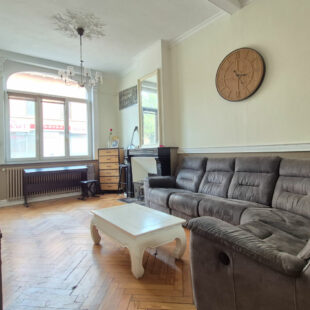 Maison, alliant le cachet de l’ancien et le confort du moderne, 4 chambres spacieuses ainsi qu’un jardin.