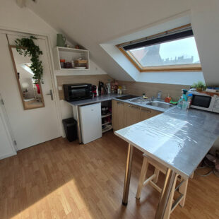 Charmant studio sous les toits – Dernier étage – 23 m² au sol – Idéal investisseur !