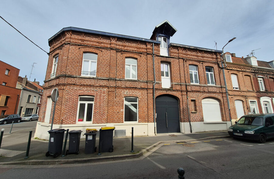 Charmant studio sous les toits – Dernier étage – 23 m² au sol – Idéal investisseur !