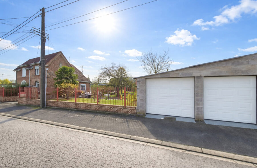 Maison semi individuelle 2 Chambres + Double garage