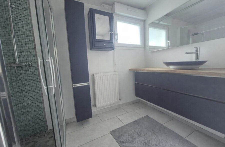 Maison semi individuelle 2 Chambres + Double garage