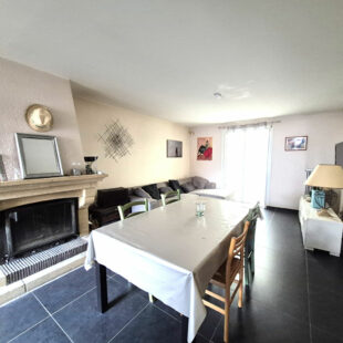 Jolie Maison semi-individuelle, 3 chambres, jardin, garage.