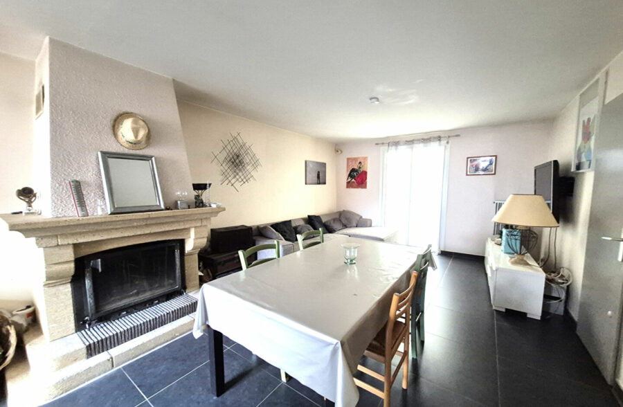 Jolie Maison semi-individuelle, 3 chambres, jardin, garage.