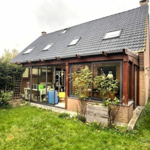 Jolie Maison semi-individuelle, 3 chambres, jardin, garage.