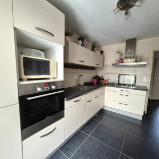 Jolie Maison semi-individuelle, 3 chambres, jardin, garage.